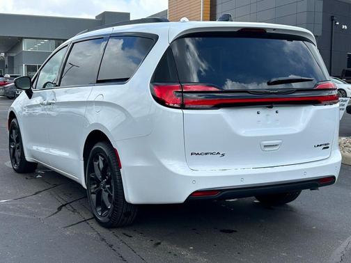 2026 Chrysler Pacifica Limited
