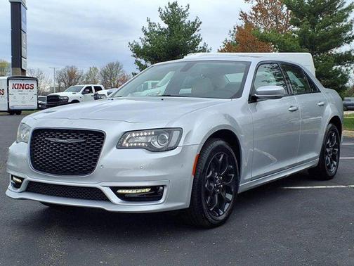 2023 Chrysler 300 Touring