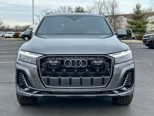 2025 Audi Q7 45 Premium Plus
