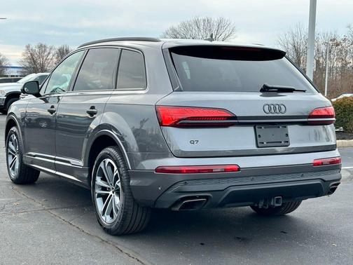 2025 Audi Q7 45 Premium Plus