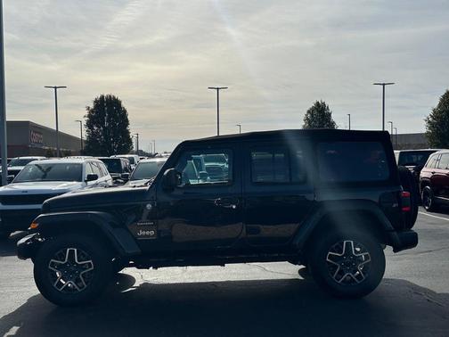 2024 Jeep Wrangler 4-Door Sahara 4x4