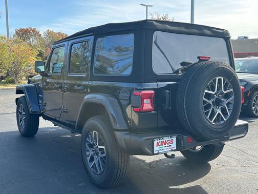 2024 Jeep Wrangler 4-Door Sahara 4x4