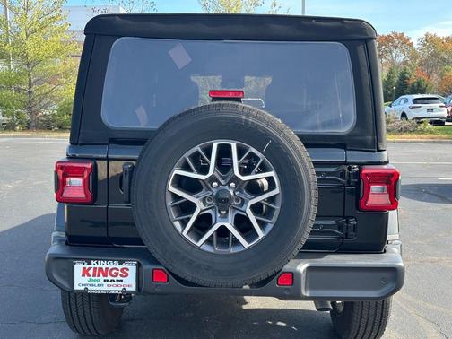 2024 Jeep Wrangler 4-Door Sahara 4x4