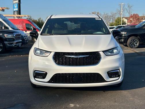 2026 Chrysler Pacifica L