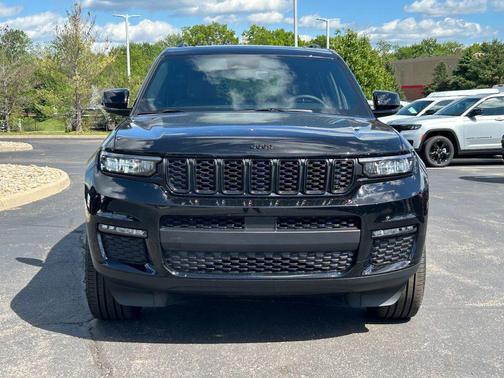 Diamond Black Crystal Pearlcoat 2025 Jeep Grand Cherokee L Limited