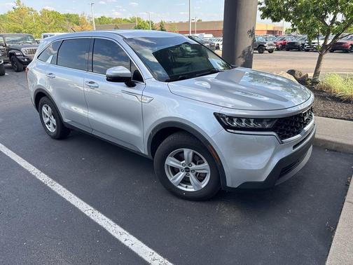 Sparkling Silver 2022 Kia Sorento LX