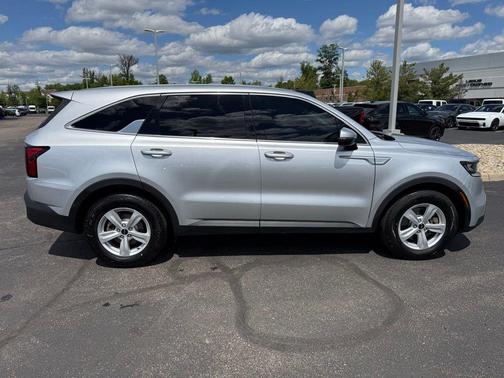 Sparkling Silver 2022 Kia Sorento LX