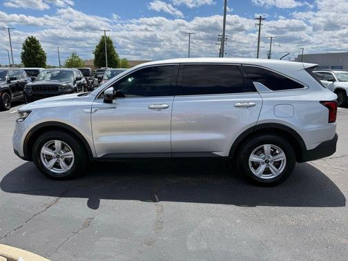 Sparkling Silver 2022 Kia Sorento LX