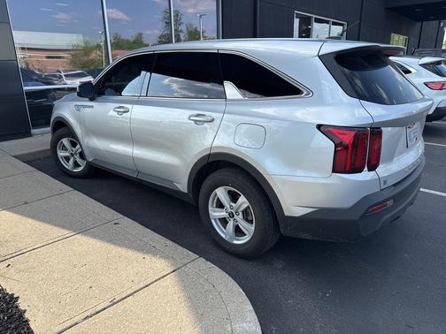 Sparkling Silver 2022 Kia Sorento LX