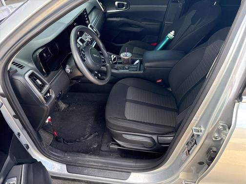 Sparkling Silver 2022 Kia Sorento LX