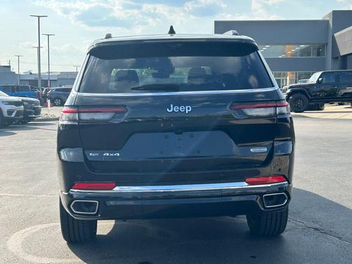 Diamond Black Crystal Pearlcoat 2022 Jeep Grand Cherokee L Overland
