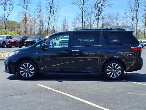2019 Toyota Sienna XLE Premium