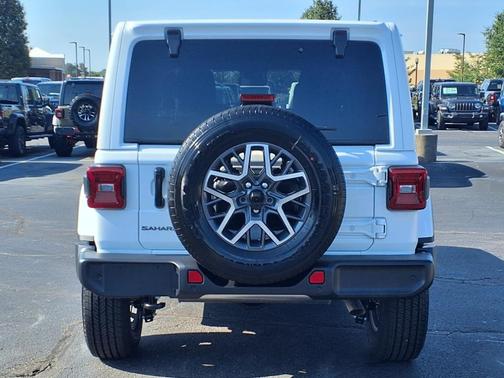 2025 Jeep Wrangler 4-Door Sahara 4x4