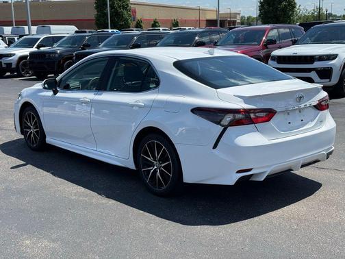 Ice Cap 2024 Toyota Camry SE