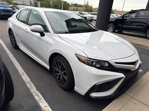 Ice Cap 2024 Toyota Camry SE