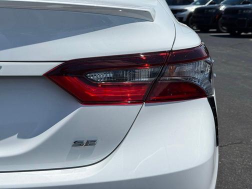 Ice Cap 2024 Toyota Camry SE