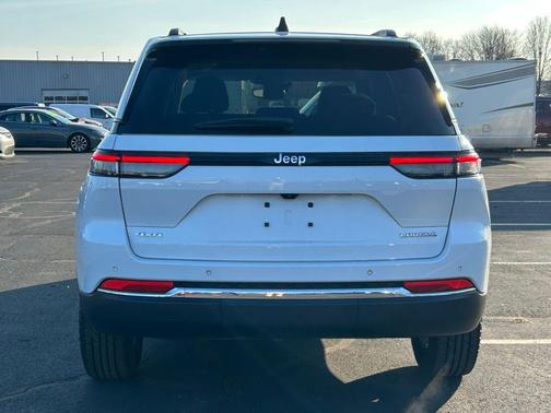 2023 Jeep Grand Cherokee Laredo