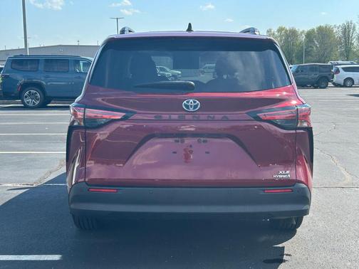 2021 Toyota Sienna XLE 8 Passenger