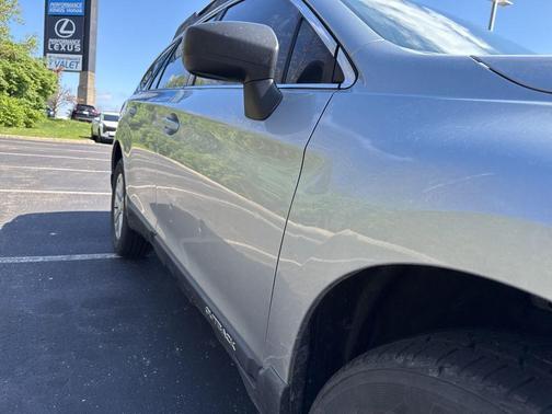 Ice Silver Metallic 2018 Subaru Outback 2.5i