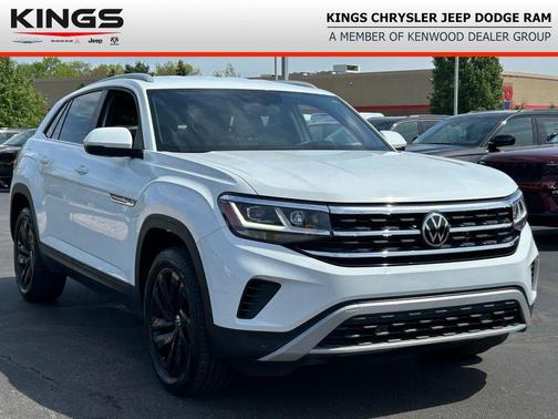 Pure White 2022 Volkswagen Atlas Cross Sport 3.6L V6 SE w/Technology