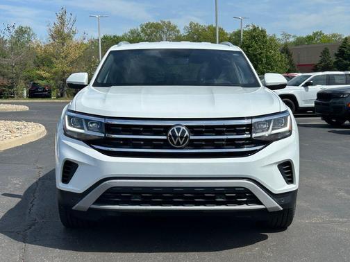 Pure White 2022 Volkswagen Atlas Cross Sport 3.6L V6 SE w/Technology