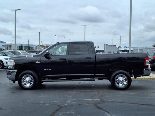 2022 RAM 2500 Tradesman Crew Cab 4x4 6'4' Box
