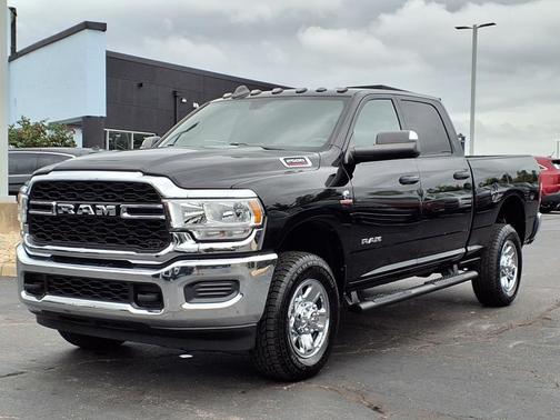 2022 RAM 2500 Tradesman Crew Cab 4x4 6'4' Box