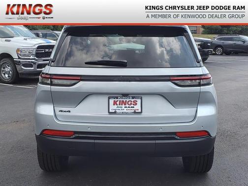 Silver Zynith 2024 Jeep Grand Cherokee Altitude