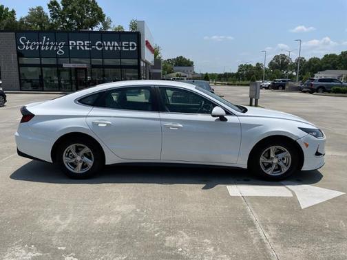 Photo 4 of 11 of 2022 Hyundai Sonata SE