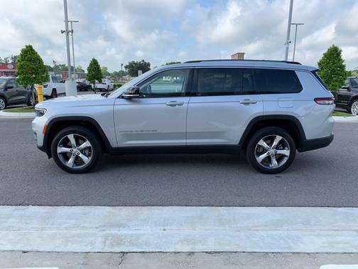 Photo 3 of 17 of 2021 Jeep Grand Cherokee L Limited