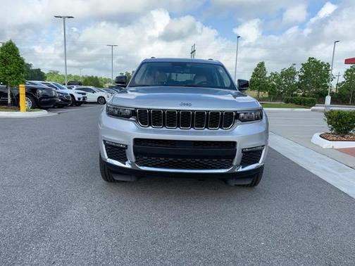 Photo 2 of 17 of 2021 Jeep Grand Cherokee L Limited