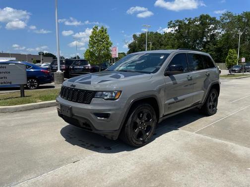Photo 2 of 12 of 2021 Jeep Grand Cherokee Laredo