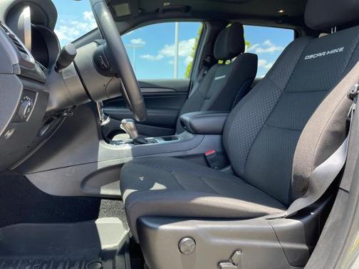 Photo 5 of 12 of 2021 Jeep Grand Cherokee Laredo