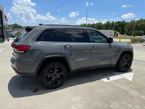Photo 4 of 12 of 2021 Jeep Grand Cherokee Laredo