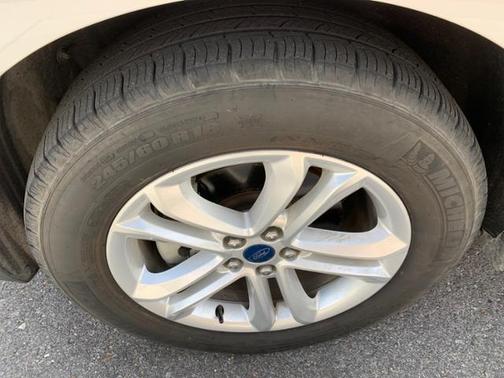 Photo 5 of 16 of 2019 Ford Edge SEL