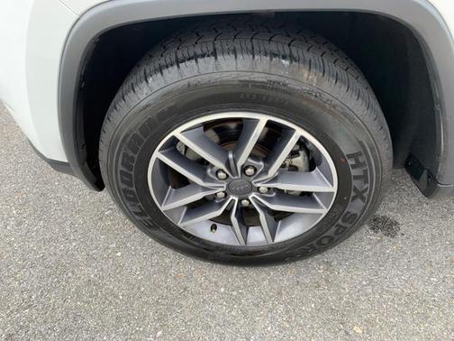 Photo 5 of 20 of 2020 Jeep Grand Cherokee Limited