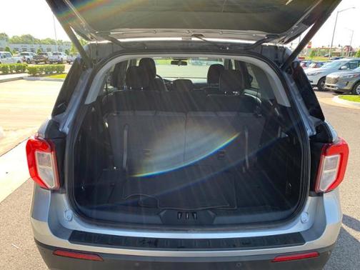 Photo 5 of 21 of 2021 Ford Explorer XLT