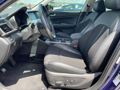 Photo 5 of 12 of 2019 Kia Optima S