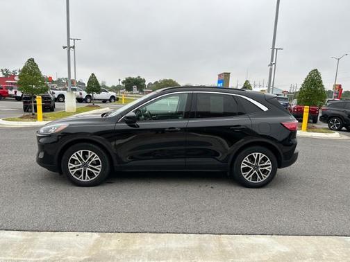 Photo 3 of 21 of 2021 Ford Escape SEL