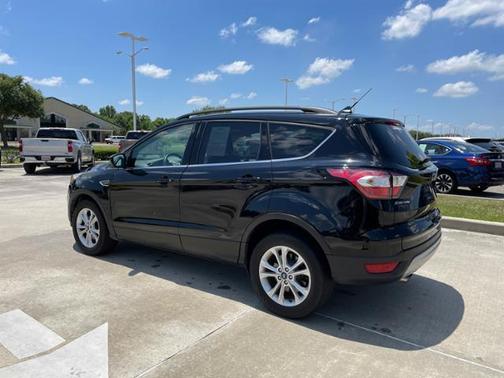 Photo 3 of 11 of 2018 Ford Escape SEL