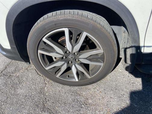 White 2019 Honda Pilot Touring 8-Passenger