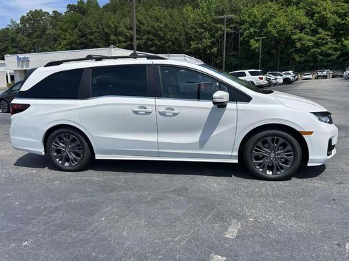 Platinum White Pearl 2026 Honda Odyssey Touring