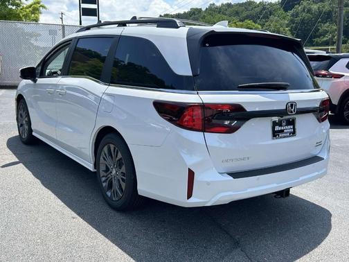Platinum White Pearl 2026 Honda Odyssey Touring