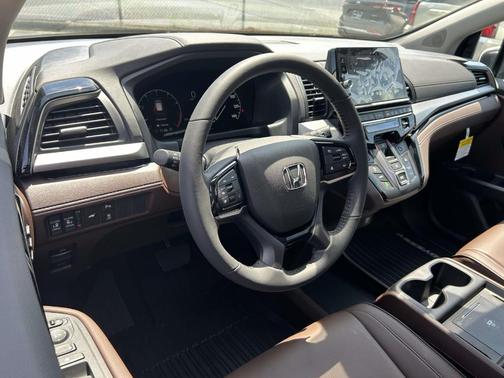Platinum White Pearl 2026 Honda Odyssey Touring