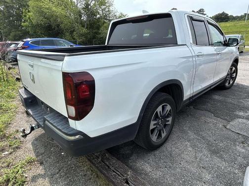 White 2017 Honda Ridgeline RTL