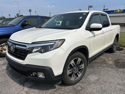 White 2017 Honda Ridgeline RTL