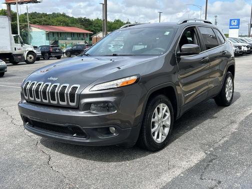 Gray 2017 Jeep Cherokee Latitude