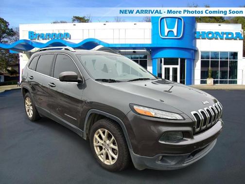 Gray 2017 Jeep Cherokee Latitude