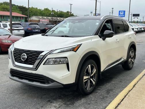 White / Black 2021 Nissan Rogue SL
