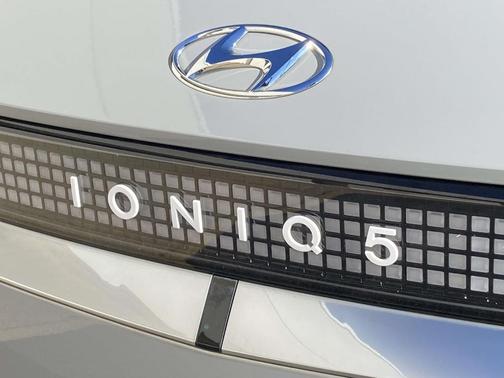 2022 Hyundai IONIQ 5 SEL